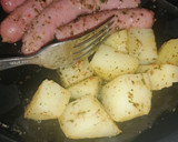 Foto del paso 5 de la receta: Salchichas con patatas al horno sabor chimichurri