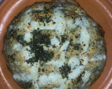 Foto del paso 4 de la receta: Pan casero de ajo relleno de queso y especias🥯🧄🧀🌿