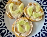 Foto del paso 1 de la receta: Canapé de salmón marinado con pepino a la trufa