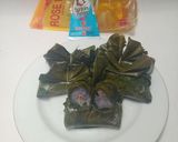 Foto langkah ke 6 dari resep Lemper Bunga Telang isi Ayam.