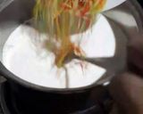 A picture of step 2 of Coloured vermicelli strawberry custard ice cream.
