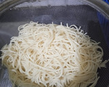சீஸி எக் ஸ்டிரிப்ஸ் ‌ஹக்கா‌ நூடுல்ஸ்(Cheesy Egg Strips Noodles) ரெசிபி ஸ்டேப் 2 புகைப்படம்