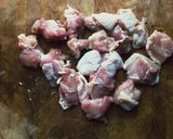 รูปขั้นตอนการทำที่ 2 ของ สะโพกไก่ย่างบ๊วยและใบชิโสะ