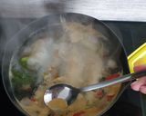 A picture of step 3 of Tom Yum with Fresh Mackerel.