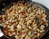 Foto del paso 4 de la receta: Arroz con pollo y champiñón🍗🍄