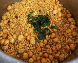 A picture of step 5 of Dhani Makhana Murmura Chivda.