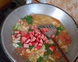 Foto langkah ke 3 dari resep Seblak Telor Sosis (ga pedes).
