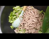 Foto langkah ke 3 dari resep Bakso Oseng Labu Siam.