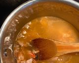 A picture of step 1 of Asopoa de Camarones (shrimp and rice soup).