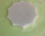 Foto del paso 5 de la receta: Gelatina con fruta de temporada encapsulada, con gelatina de limón con leche