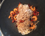 Foto del paso 4 de la receta: Noodles con langostinos al estilo asiático