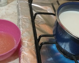 Foto del paso 3 de la receta: Panna cotta de coco🍮🥥 con coulis de jamaica y mezcal oaxaqueño