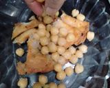 A picture of step 3 of Samosa chat.