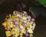 Foto langkah ke 2 dari resep Rawon Ayam Maknyus ala Ummu shofiy.