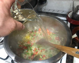 Foto del paso 3 de la receta: Guisado de patatas con atún