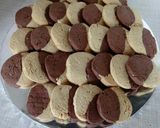 A picture of step 13 of Marble chocolate cookies.