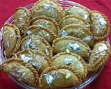 A picture of step 4 of Meethay Samosay (Gujiya).