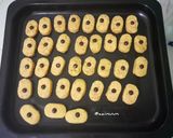 Foto langkah ke 3 dari resep Minions Cookies 💛.
