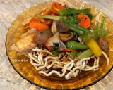 Hình bước làm 4 của món Mì Xào Giòn Chay