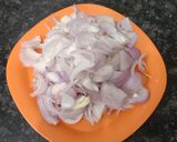 प्याज की पूरी (स्टफ्ड अनियन पूरी) रेसिपी चरण 1 फोटो
