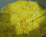 Foto langkah ke 4 dari resep 514. Nasi Kuning Magicom Simpel Dengan Bumbu Racik Ayam Goreng.