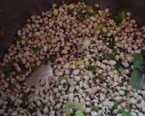 Foto del paso 2 de la receta: Granos blancos pico negro