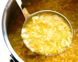 A picture of step 4 of Egg Drop Soup.