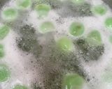 Foto langkah ke 5 dari resep Klepon Ketan Gula Merah.