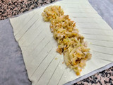 Hojaldre relleno de pollo y verduras