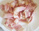 Foto del paso 1 de la receta: Espinacas con nueces y bacon