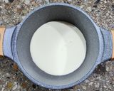 Foto del paso 1 de la receta: 🤍♥️🤎Ganache de chocolate blanco granizada y mermelada de frutos rojos 🤍Para rellenar tortas 🤎♥️🤍