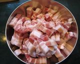 A picture of step 1 of Stir-Fried Pork Belly with Garlic and Chili.