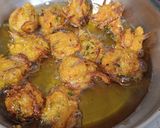 A picture of step 4 of Moong Dal Fritters.