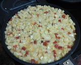 Foto del paso 4 de la receta: Tortilla de papas con cebolla sofrita y chorizo