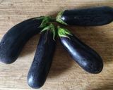 Foto del passaggio 1 della ricetta Fiori di melanzane e salsiccia