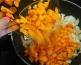 Foto del paso 1 de la receta: Wraps rellenos de calabaza naranja y salchichas de pollo 😋