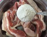 รูปขั้นตอนการทำที่ 2 ของ “หมูสามชั้นทอดน้ำปลา”