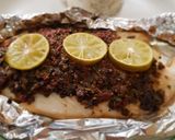 Foto del paso 4 de la receta: Filete de pescado con pasta de aceitunas, tomate y alcaparras