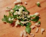 Foto del paso 2 de la receta: Tostas de tortilla de champiñones al ajillo
