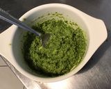 Une image de l'étape 1 de Bars aux herbes, ail, parmesan et citron confit.