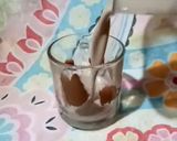 A picture of step 6 of Brownie shake.
