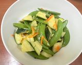 👩🏻‍🍳櫛瓜炒甜豆的食譜步驟2照片