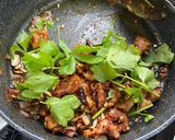 รูปขั้นตอนการทำที่ 6 ของ ไก่ผัดขึ้นฉ่ายพริกเผา