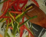 Foto del paso 3 de la receta: Spaghettis con vegetales salteados y atún