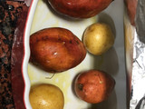 Boniatos y patatas al horno con longaniza