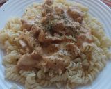 Mézes- mustáros tejszínes csirke tésztával recept fázis 4 fotója