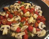 Foto del paso 4 de la receta: Cintas cortadas a cuchillo con salsa caprese reversionada
