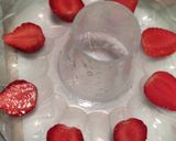 Foto langkah ke 1 dari resep Puding strawberry lapis susu.