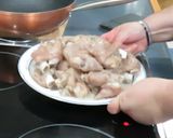 Foto del paso 3 de la receta: Manitas de cerdo al pimentón
