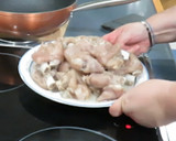 Foto del paso 3 de la receta: Manitas de cerdo al pimentón